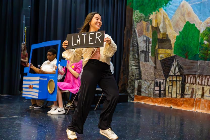 High school actors perform for younger students